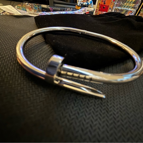 Nail bangle bracelet - Picture 2 of 2